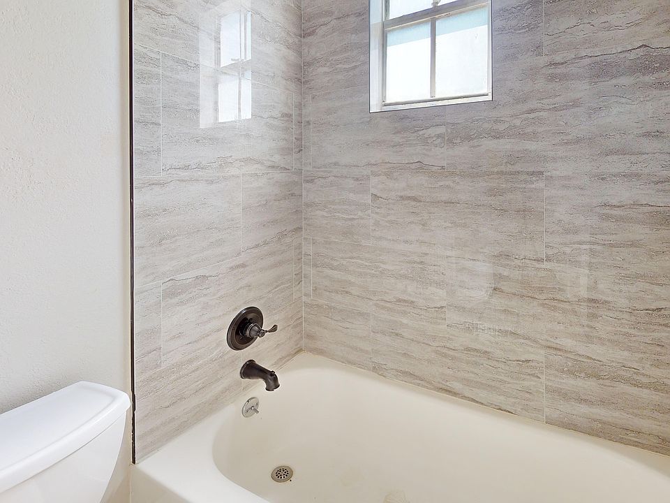 Gasparilla-Bathroom