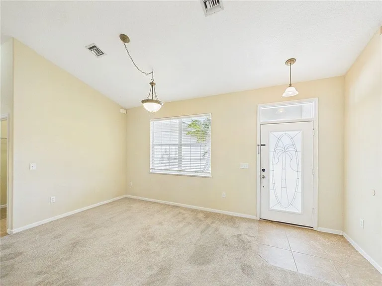 462 Lloyd St — Photo 4