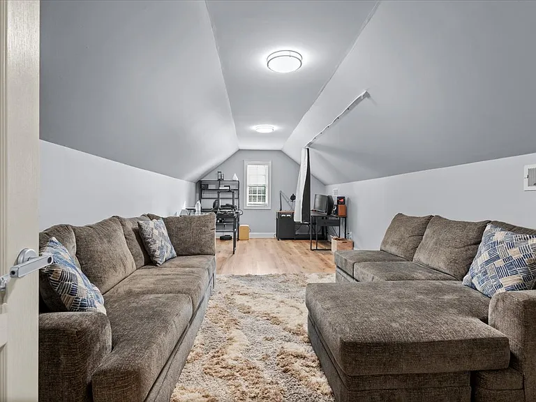 Upstairs Office / Bonus Room