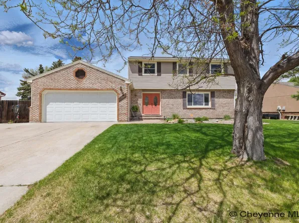 2416 Plain View Rd, Cheyenne, WY 82009