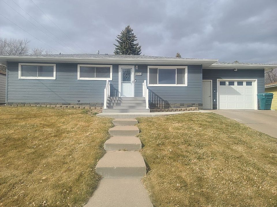 1st image of 621 Skyline Dr NE