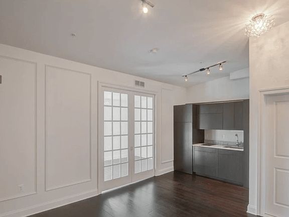 4th image of 917 Saint Paul St #11593669