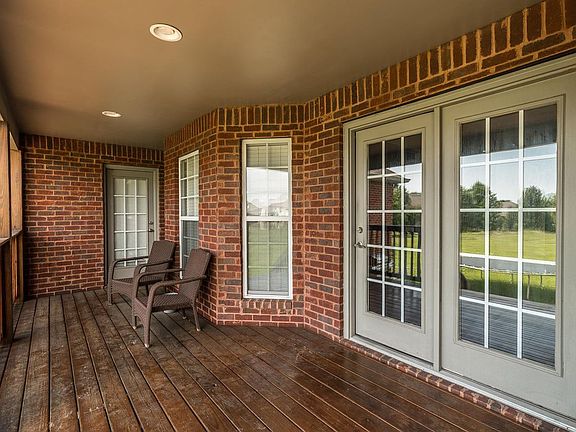 5th image of 1735 Summer Crest Dr