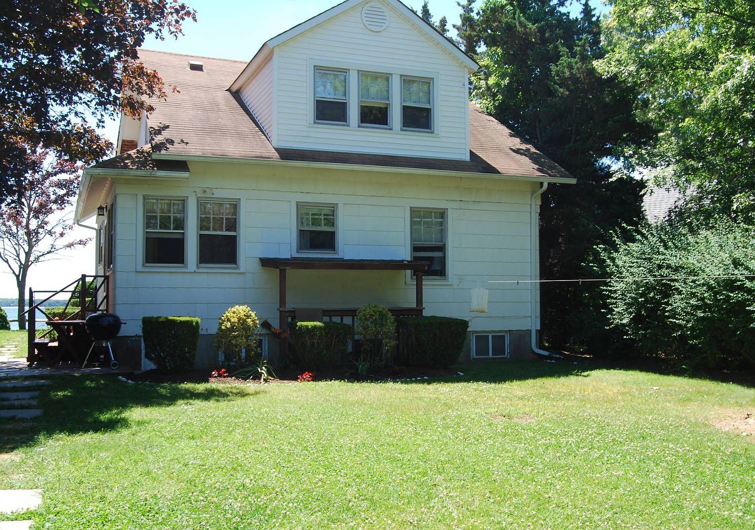 47 Bayside Ave, Riverhead, NY 11901 Zillow