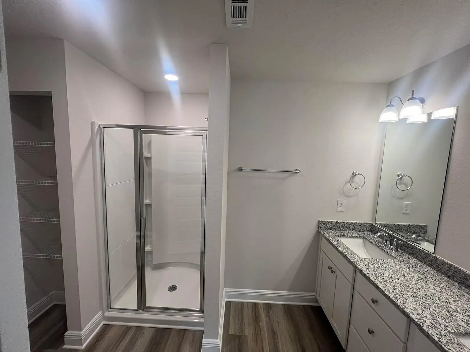 3 bed, 2.5 bath, 1537 sqft, $2,400 — Photo 3