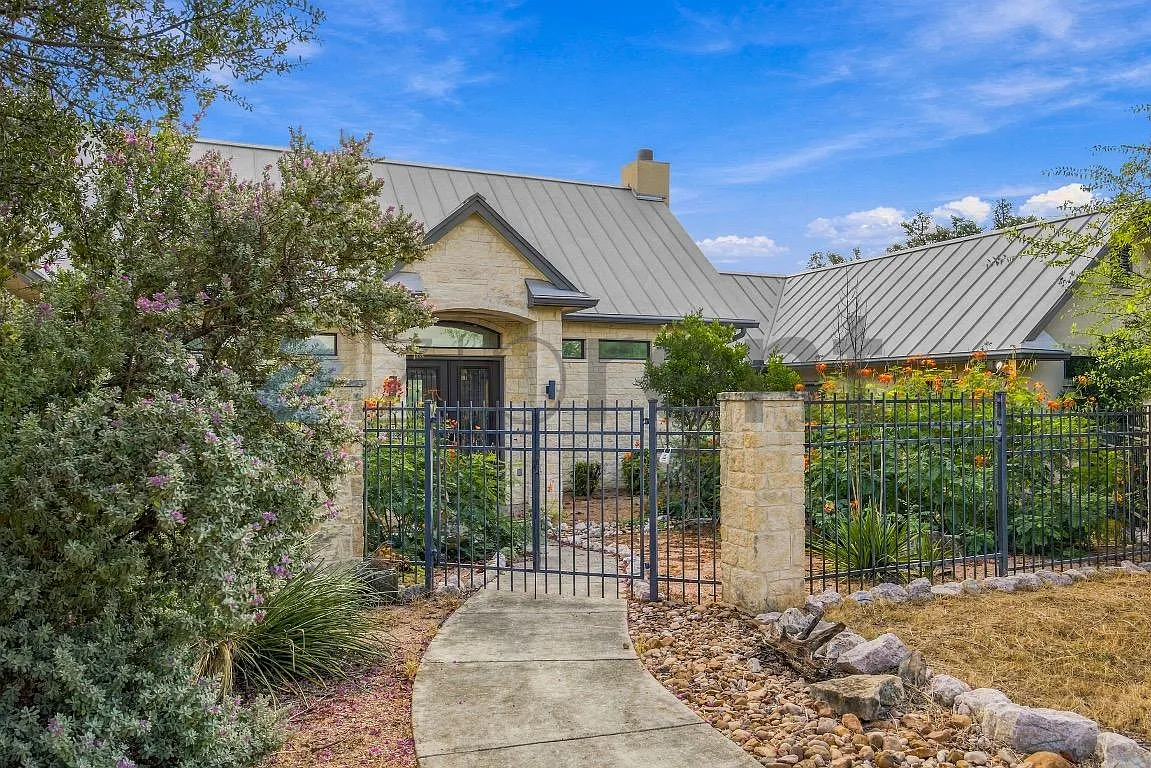 4 bed, 2.5 bath, 3574 sqft, $4,350 — Photo 1