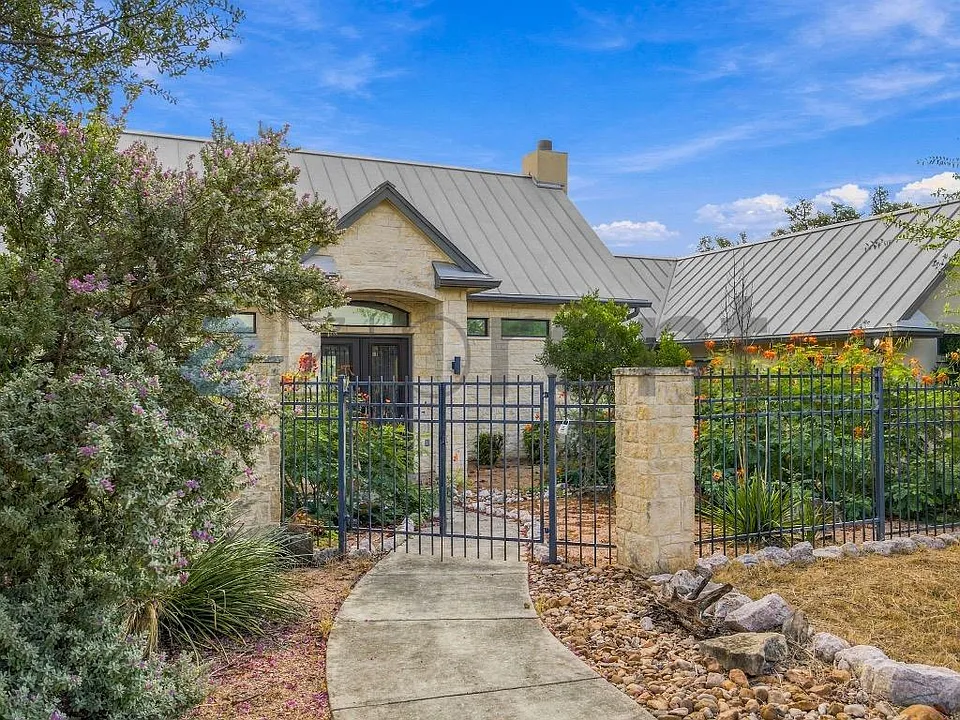 335 Charon Point