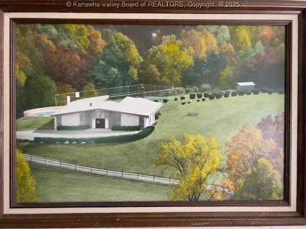 12766 Us Route 60 Rd, Milton, WV 25541