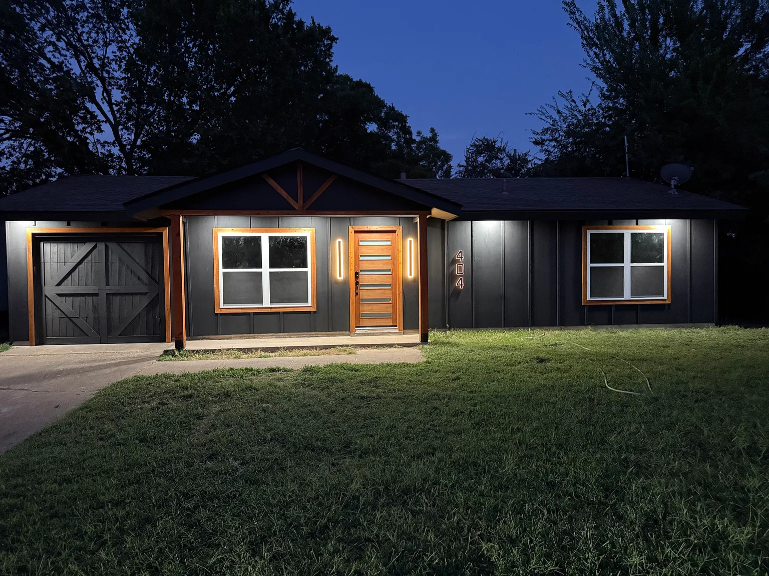 3 bed, 925 sqft, $2,300 — Photo 1