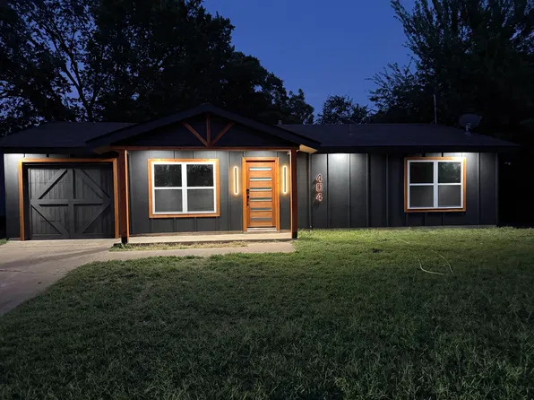 404 Freestone Dr, Euless, TX 76039