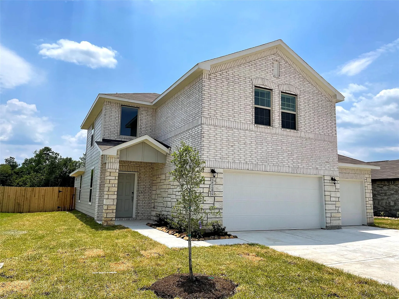 4 bed, 2.5 bath, 2174 sqft, $2,100 — Photo 1