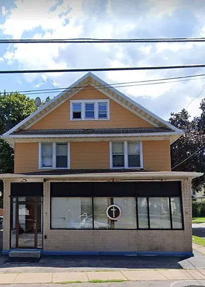 Fernwood Ave — Photo 1
