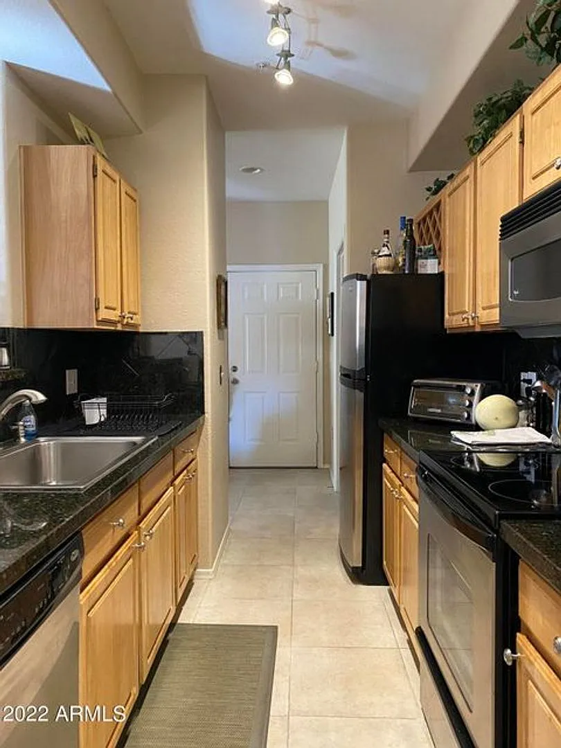 2 Bed 2 Bath Premium Luxury Condo with Pool — Photo 3