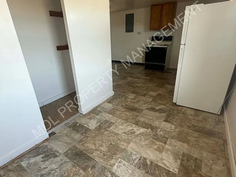 2225 Weiss — Photo 2