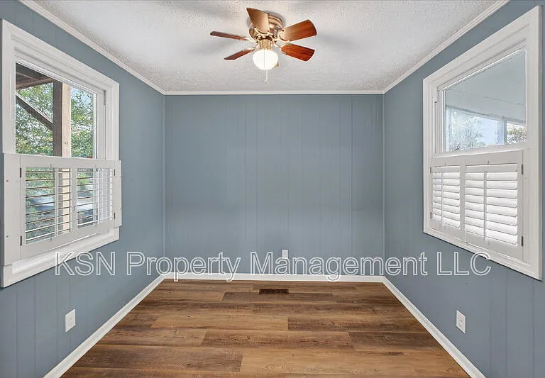 1919 Greenwood St — Photo 19