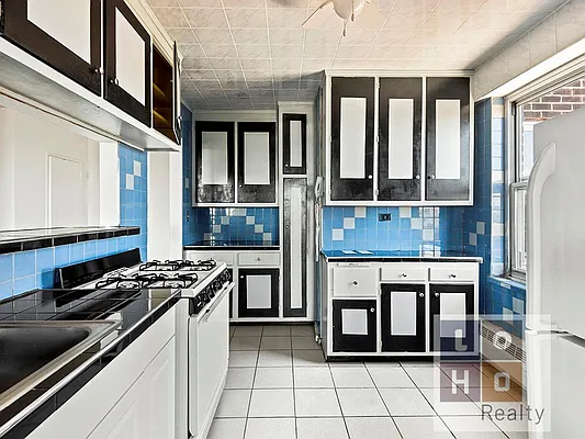 Sold by LoHo Realty | media 11