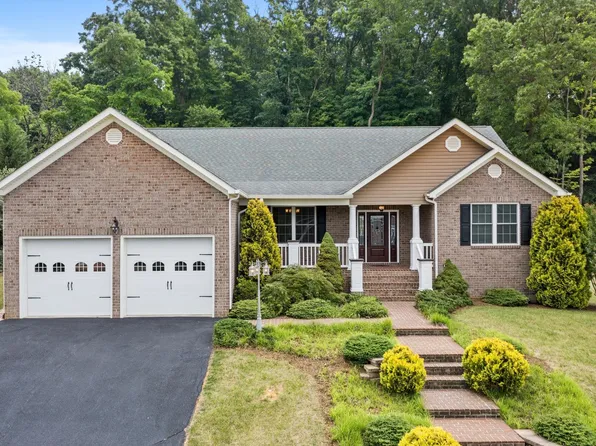 129 Fairfield Dr, Staunton, VA 24401