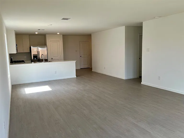 15716 Plum Brook Dr — Photo 3