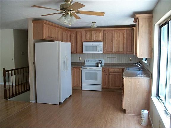 3rd image of 5803 Stonewall Jackson Dr