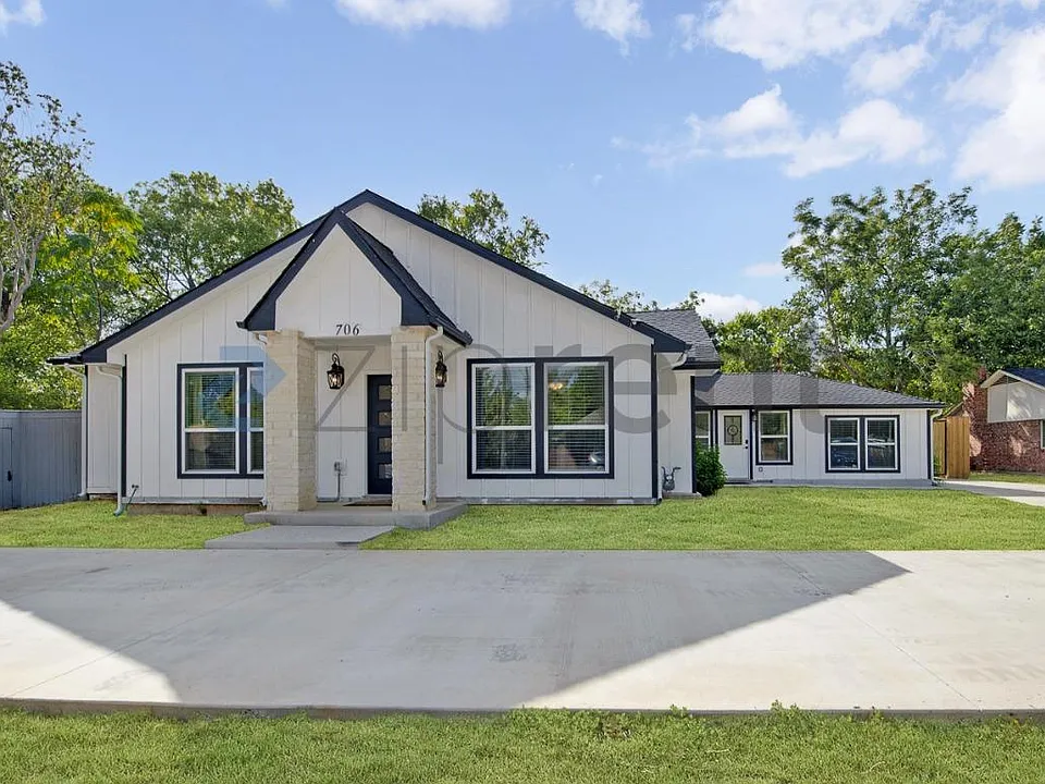 706 S Fielder Rd