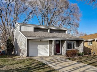 9916 W Grantosa Dr, Wauwatosa, WI 53222