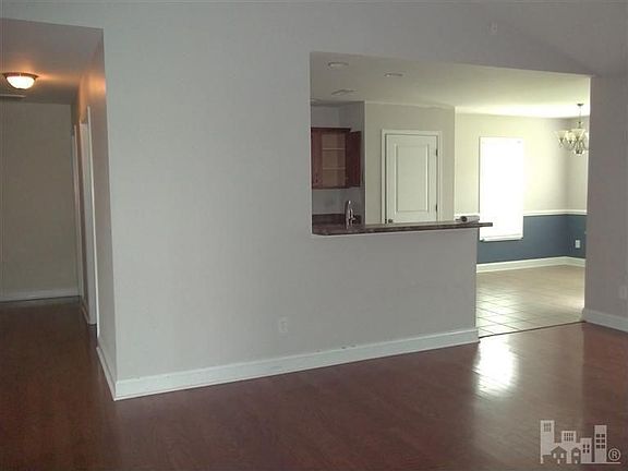 3rd image of 109 Harvest Creek Ct