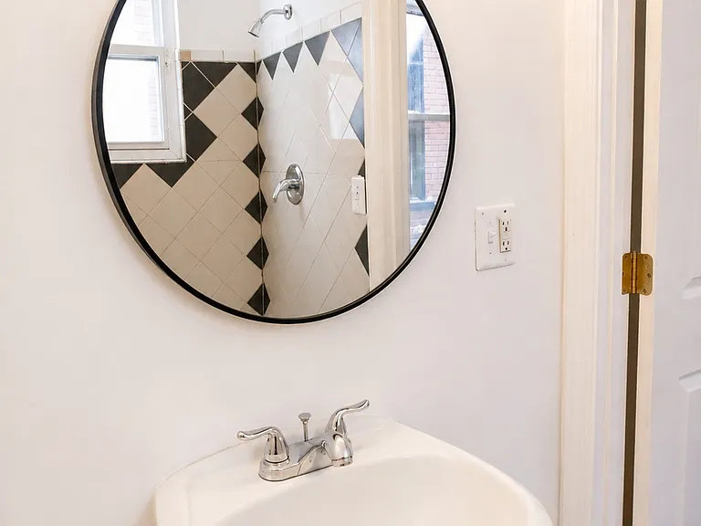 632 Florida Ave NW #2 — Photo 5