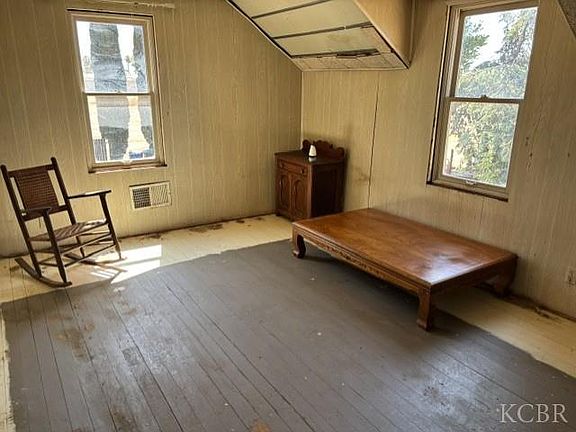 4th image of 684 Oleander Ave