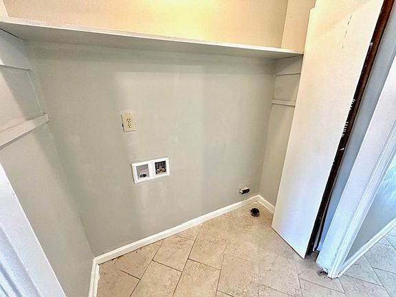 5th image of 9024 Mahogany Row SE