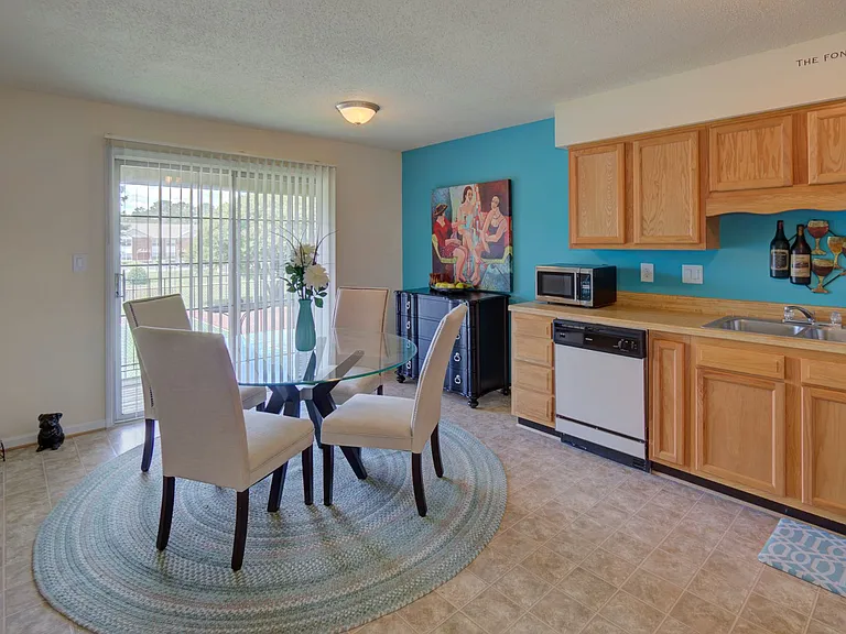 Auburn Place Apartments — Photo 22