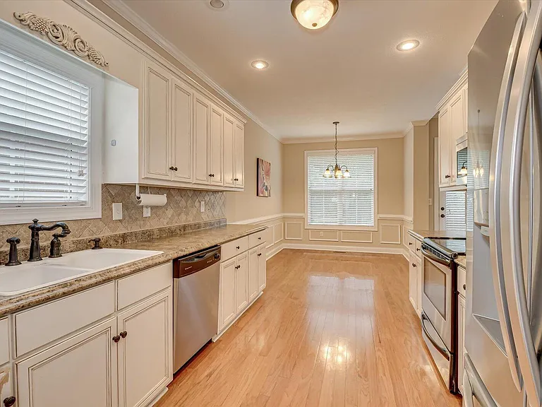 2520 Grier Cir — Photo 16