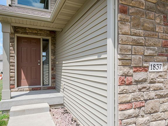 2nd image of 1837 Sara Ct