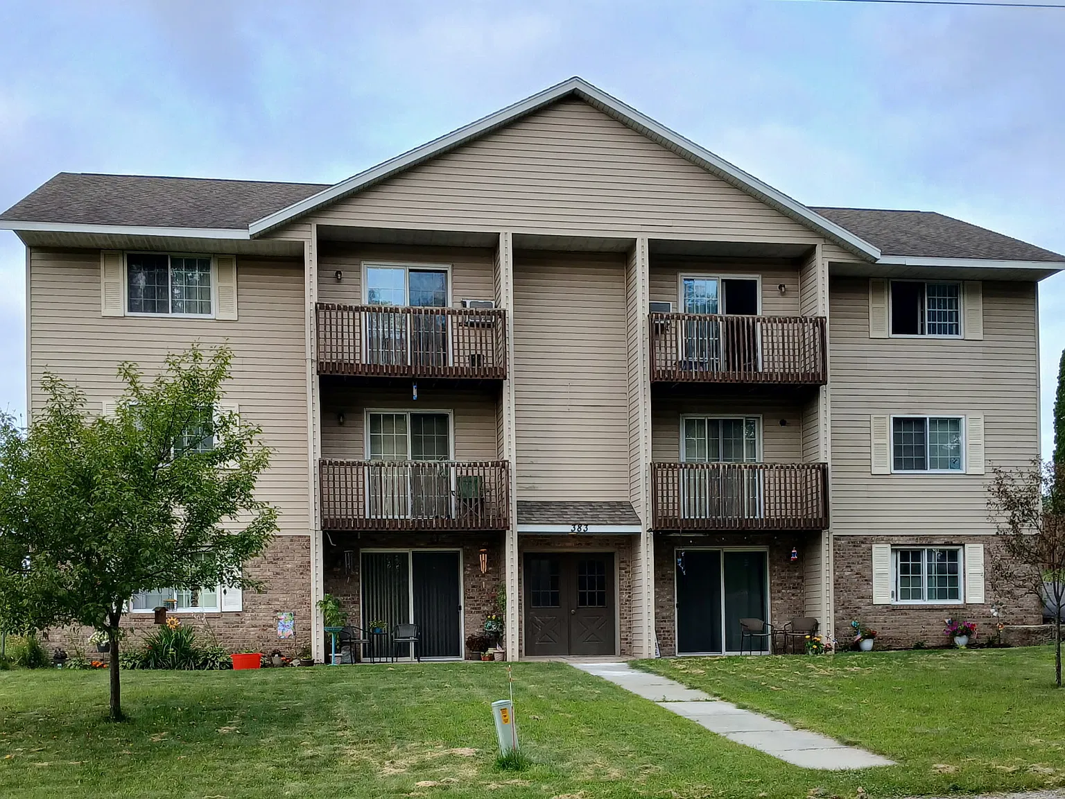 2 bed, 900 sqft, $950 — Photo 1