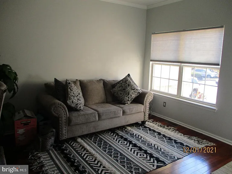 71 Versailles Blvd — Photo 9
