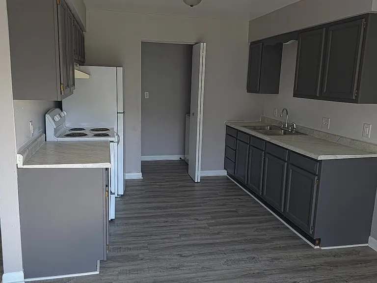 307 N Prairieview Rd — Photo 22