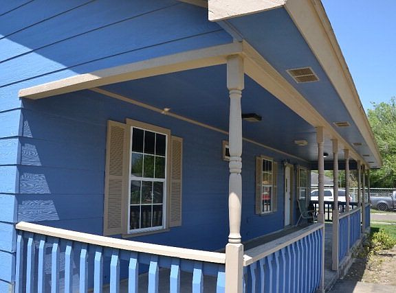 3rd image of 1811 Robert Dr
