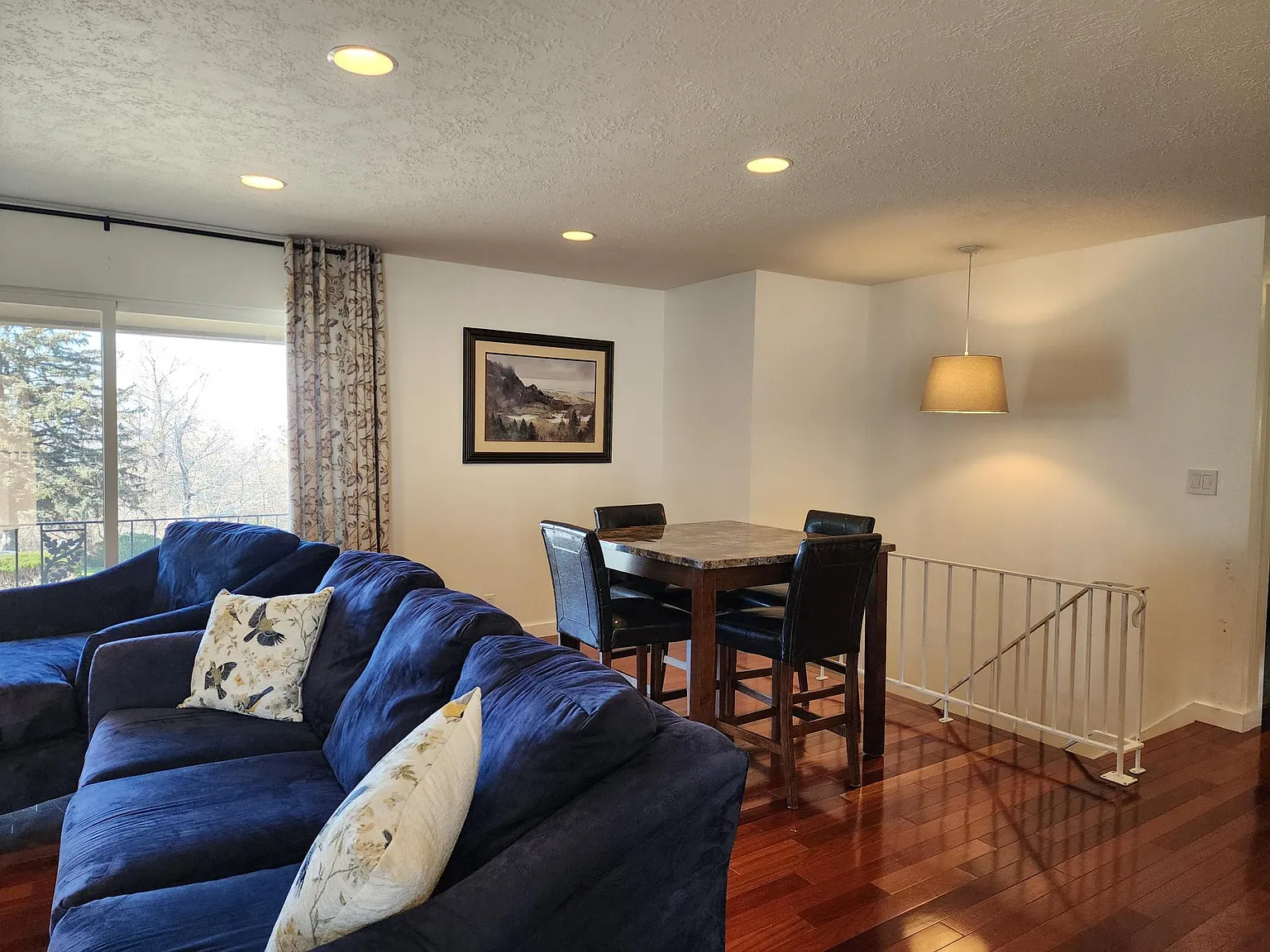 3 bed, 1200 sqft, $2,400 — Photo 2