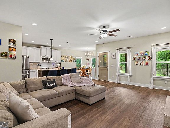 2nd image of 2080 Snapping Shoals Rd