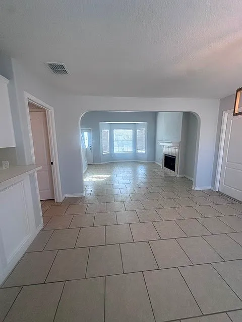 4 bed, 2.5 bath, 1583 sqft, $2,150 — Photo 3