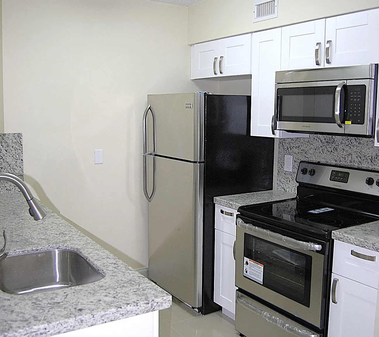 Lakeview Club 1 bed 1 bath Fort Lauderdale — Photo 2