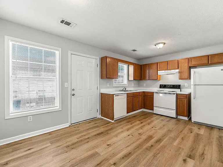 Westshire Townhomes — Photo 9