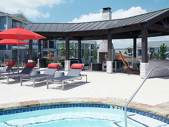 Parallax at Georgetown Apartments Swimming Pool, Georgetown, Texas