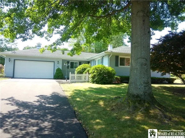 165 Connecticut Ave, Jamestown, NY 14701