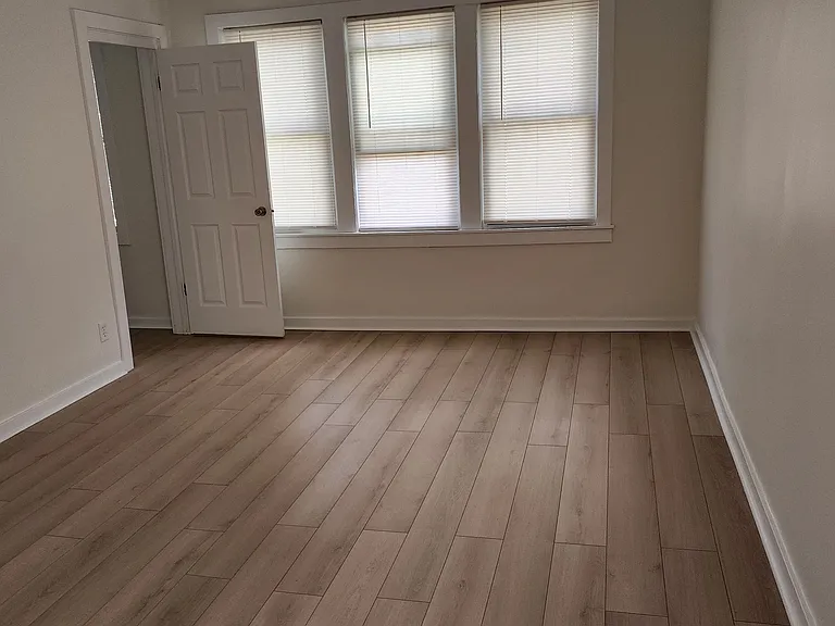 2525 W Lyndale St #2F — Photo 6