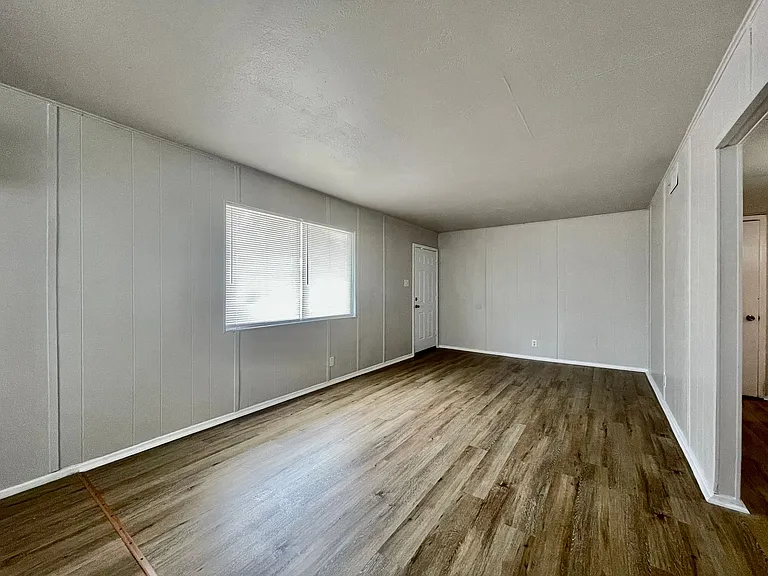 1116 Advance St — Photo 3