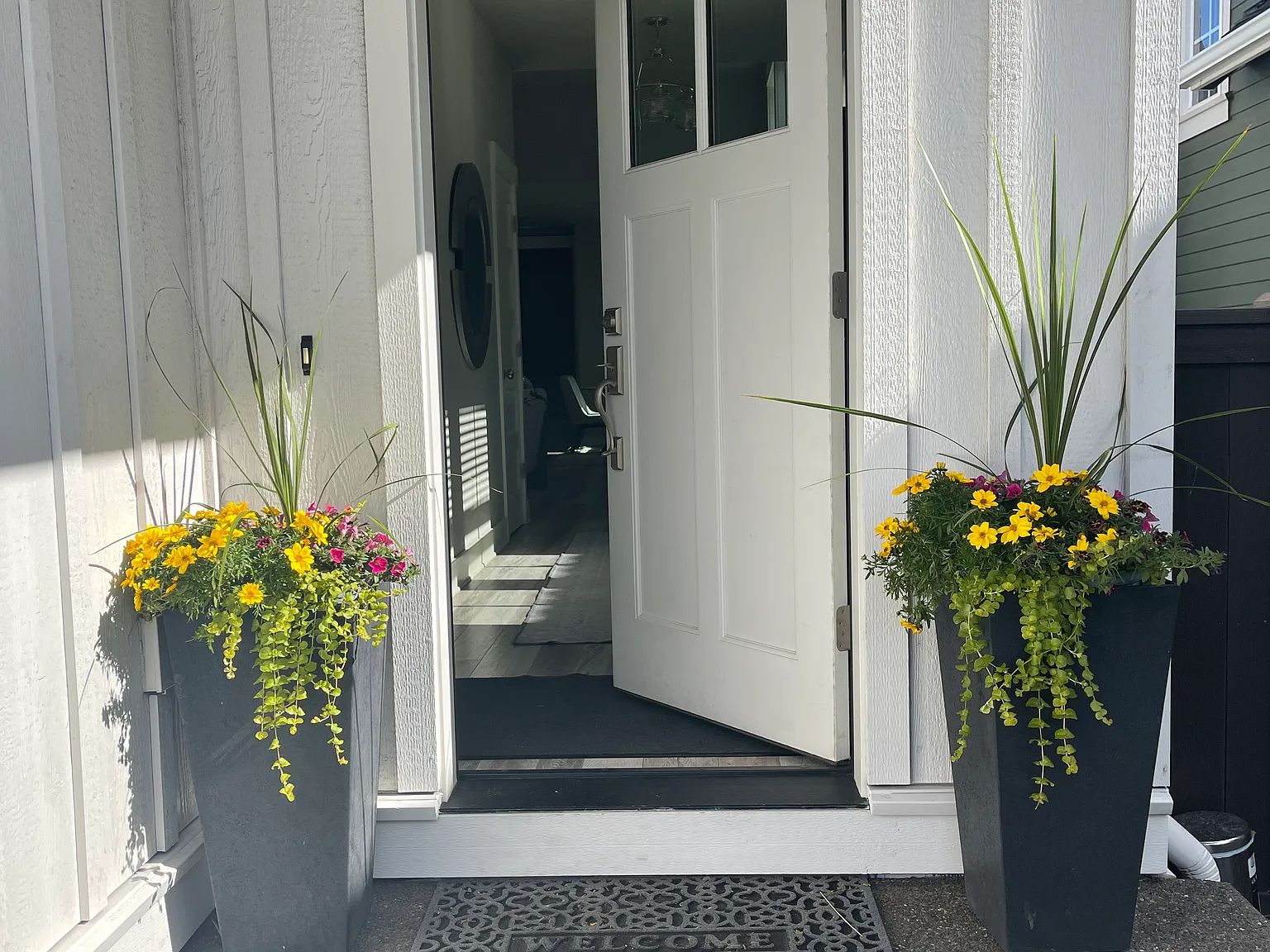 3 bed, 1648 sqft, $6,350 — Photo 3