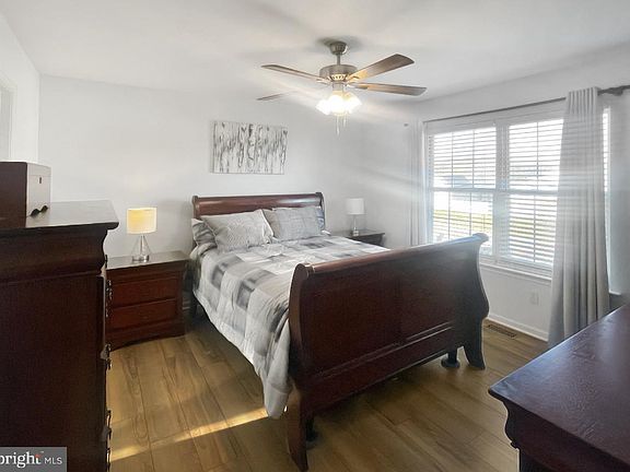 5th image of 413 W Harvest Ln