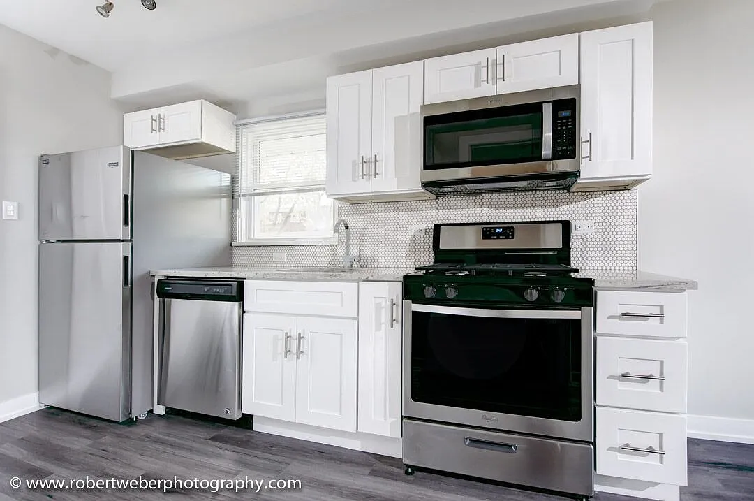 Beautiful Must See Rare 2 Bed/2 Bath Rehabbed Unit W/In-Unit Laundry!! — Photo 3