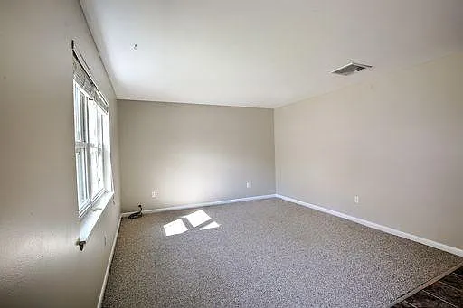 3 bed, 1.5 bath, $1,500 — Photo 4