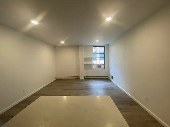 189 East Broadway image 2 of 9